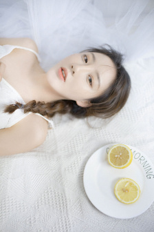 善良的邻居的妻子